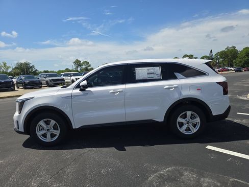 New 2026 Kia Sorento LX FWD image 5