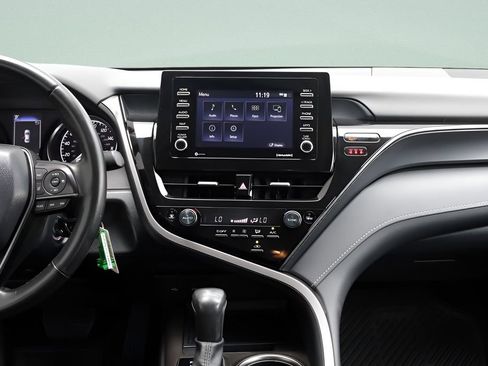 Certified 2023 Toyota Camry SE FWD image 33