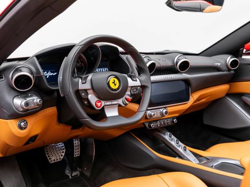 Used 2019 Ferrari Portofino image 4