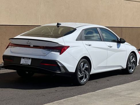 New 2025 Hyundai Elantra SEL image 5