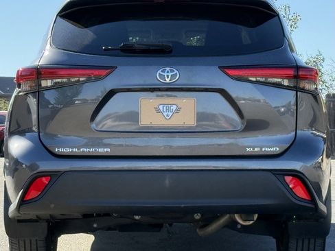 Used 2021 Toyota Highlander XLE image 4