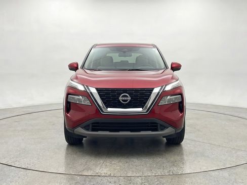 Used 2025 Nissan Rogue SV image 2