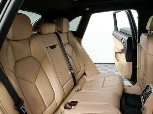 Certified 2023 Porsche Macan Turbo image 22