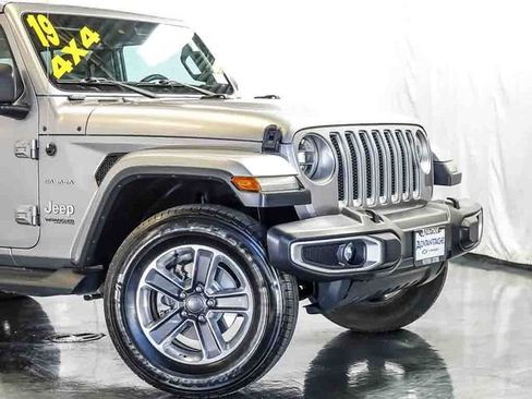 Used 2019 Jeep Wrangler Unlimited Sahara AWD/4WD image 3