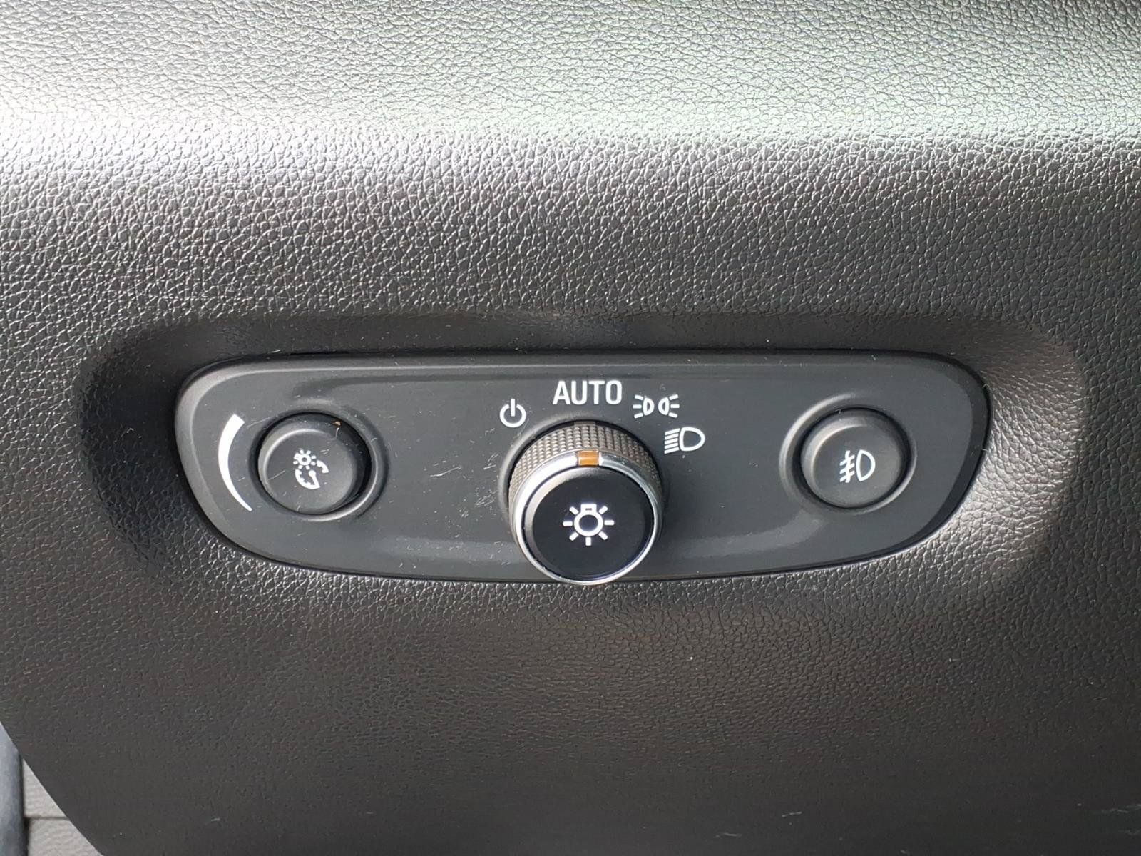 Used 2020 Chevrolet Traverse LT FWD image 18