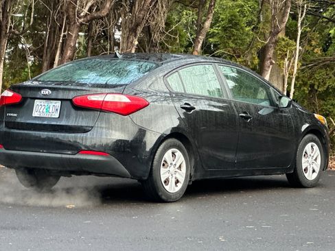 Used 2016 Kia Forte LX image 4