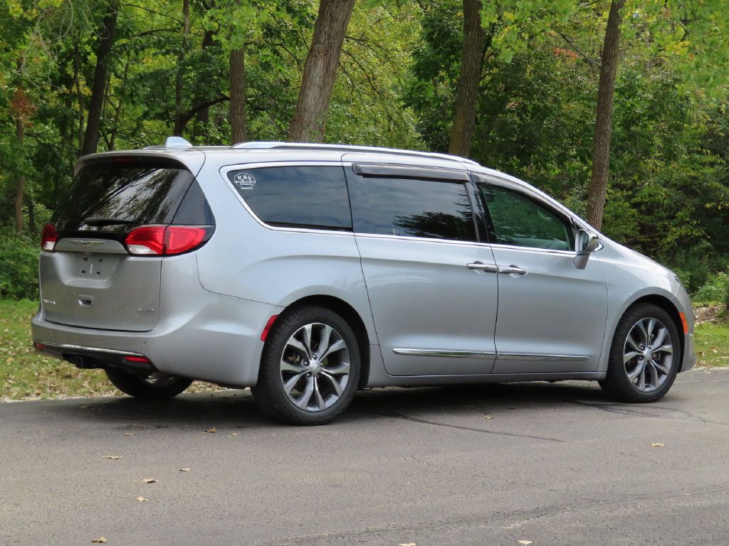 Used 2017 Chrysler Pacifica Limited w/ UConnect Theater Package FWD image 3