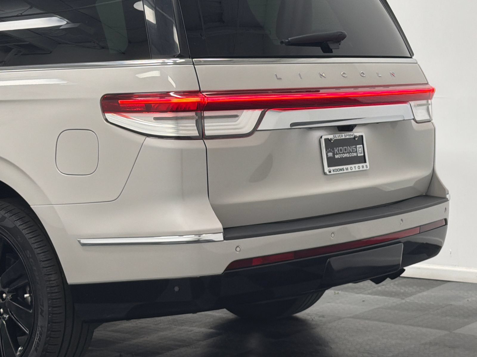 Certified 2023 Lincoln Navigator Reserve AWD/4WD image 7