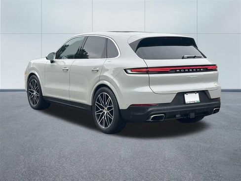 Used 2024 Porsche Cayenne AWD/4WD image 7
