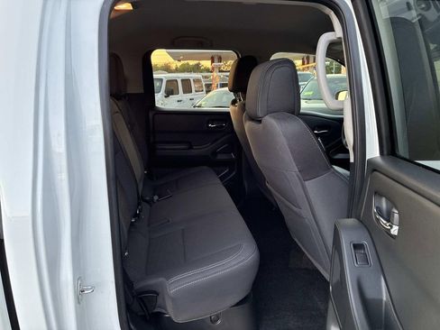 Certified 2023 Nissan Frontier SV w/ Tow Package AWD/4WD image 11