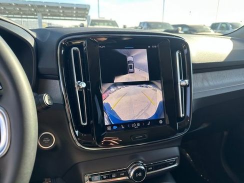 Used 2024 Volvo XC40 B5 Plus AWD/4WD image 9