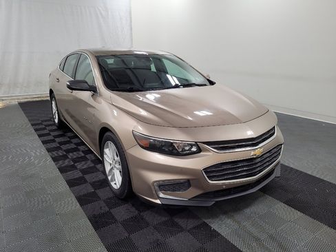 Used 2018 Chevrolet Malibu LT w/ Driver Confidence Package FWD image 13