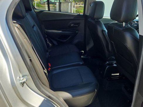 Used 2022 Chevrolet Trax LT w/ Redline Edition FWD image 25