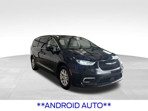 Used 2023 Chrysler Pacifica Touring-L FWD image 10