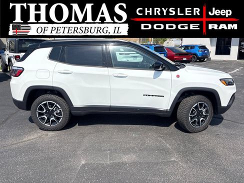 Used 2024 Jeep Compass Trailhawk AWD/4WD image 4