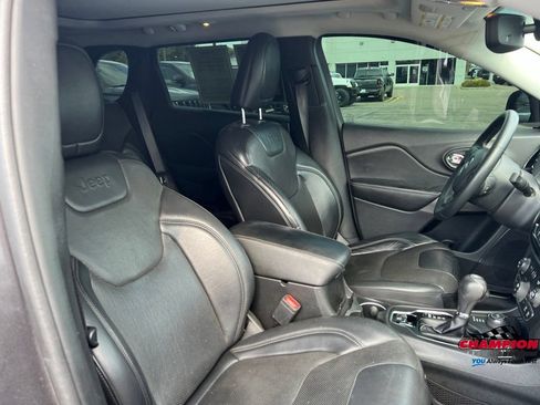 Used 2019 Jeep Cherokee Limited AWD/4WD image 28