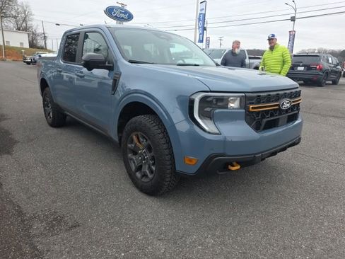 Certified 2025 Ford Maverick Tremor image 3