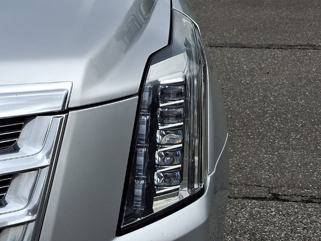 Used 2020 Cadillac Escalade Luxury w/ LPO, Radiant Package AWD/4WD image 7