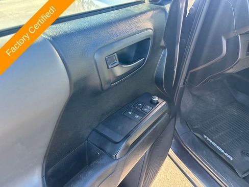 Used 2017 Toyota Tacoma SR image 11