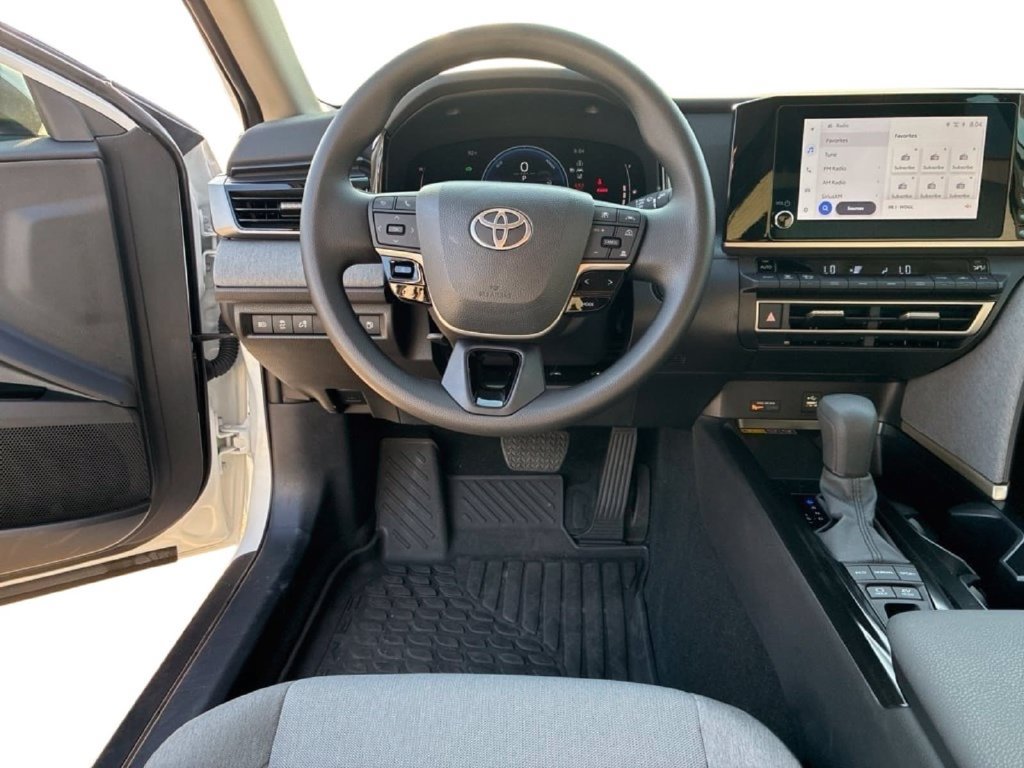 Used 2025 Toyota Camry LE FWD image 17