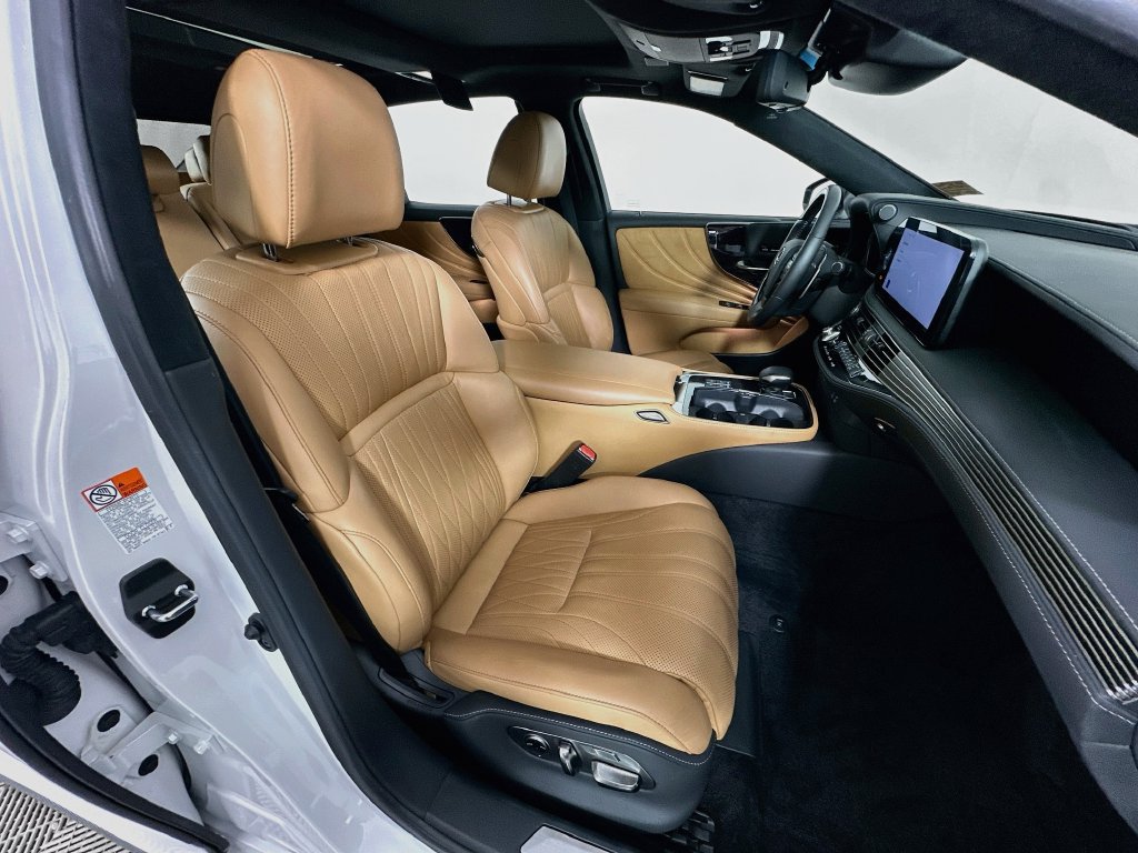 Used 2023 Lexus LS 500 w/ Luxury Package RWD image 28