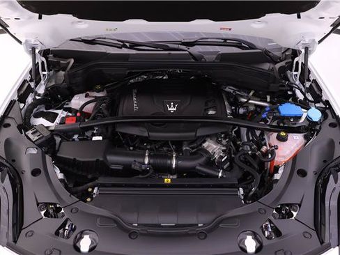 Certified 2023 Maserati Grecale Modena AWD/4WD image 11