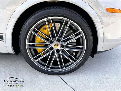 Used 2020 Porsche Cayenne Turbo image 33