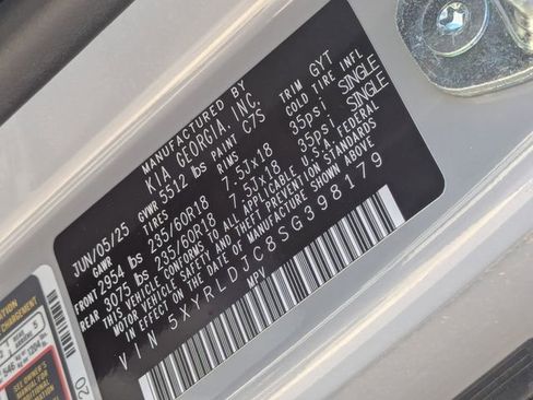 Certified 2025 Kia Sorento S image 32