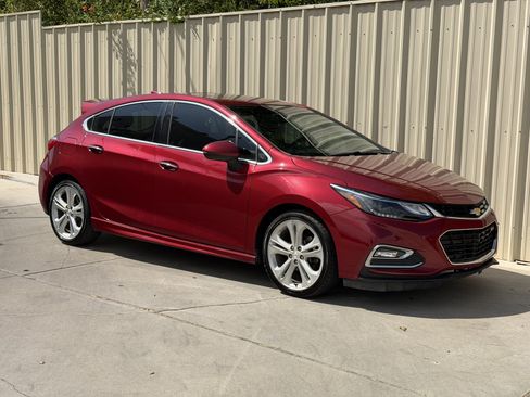 Used 2017 Chevrolet Cruze Premier FWD image 3