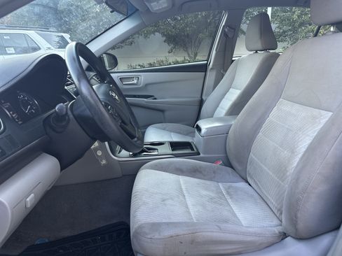 Used 2017 Toyota Camry LE FWD image 15