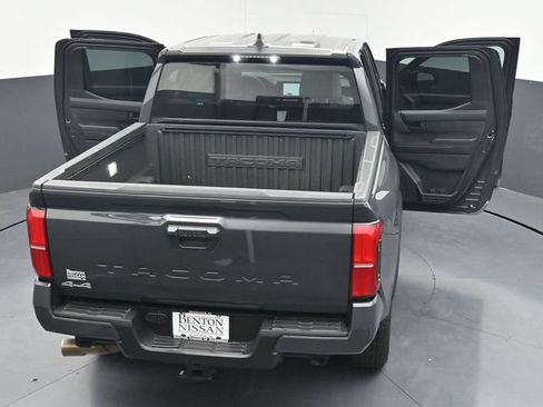 Used 2025 Toyota Tacoma SR5 AWD/4WD image 45