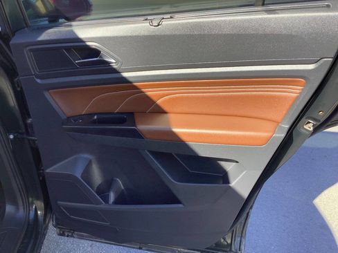 Used 2021 Volkswagen Atlas SE w/ Panoramic Sunroof Package image 40