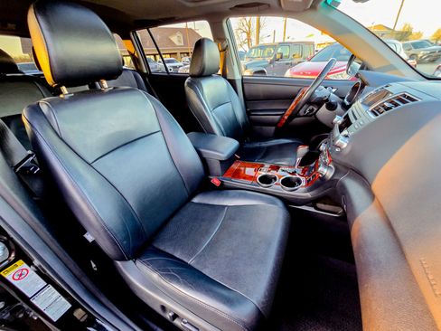 Used 2012 Toyota Highlander Limited w/ Tow Pkg image 28