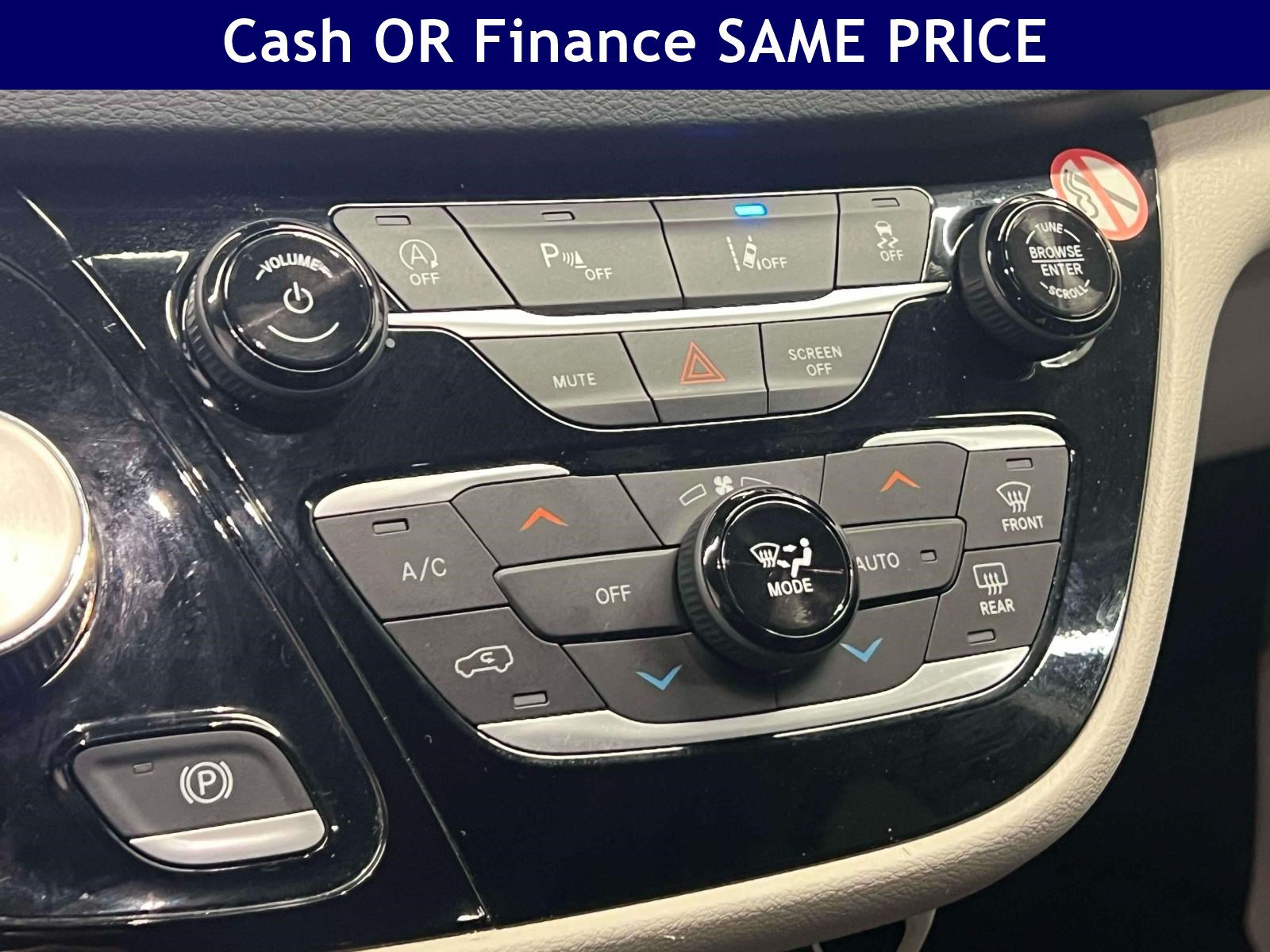 Used 2024 Chrysler Pacifica Touring-L FWD image 22