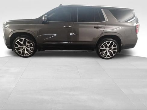 Used 2021 Chevrolet Tahoe LT w/ LT Signature Package RWD image 4