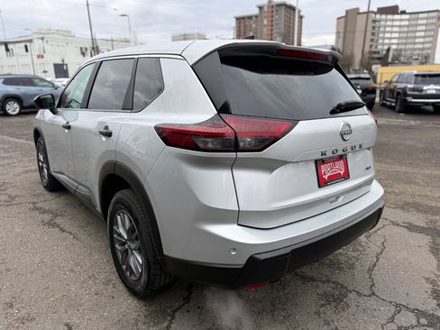 Used 2024 Nissan Rogue S image 4