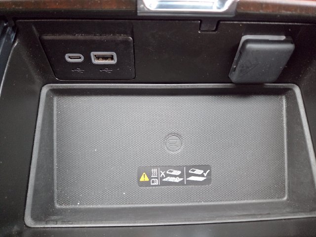 Used 2024 GMC Yukon Denali Ultimate AWD/4WD image 9