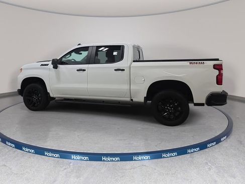Used 2024 Chevrolet Silverado 1500 LT Trail Boss w/ Convenience Package II AWD/4WD image 9