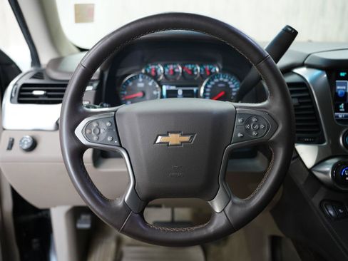 Used 2015 Chevrolet Suburban LT w/ Luxury Package RWD image 12