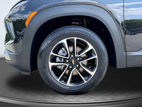 Used 2025 Chevrolet TrailBlazer LT AWD/4WD image 29