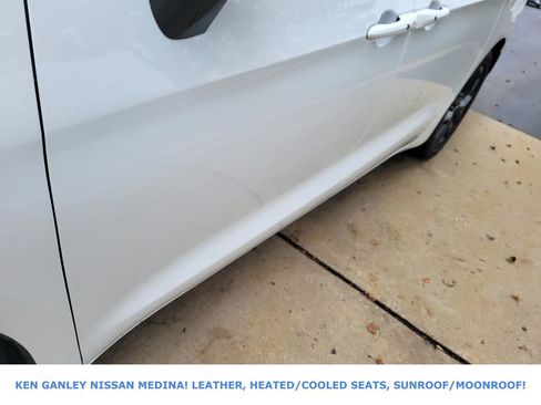 Used 2025 Chrysler Pacifica Limited image 11