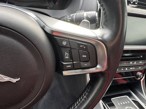 Used 2018 Jaguar XE S image 22