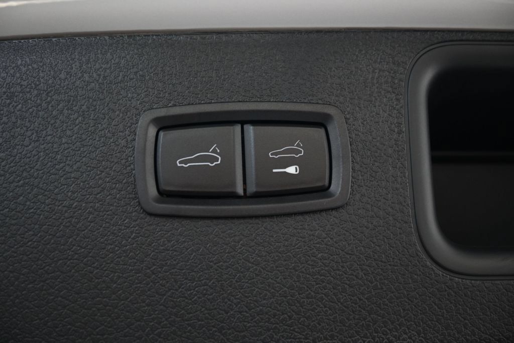 Certified 2026 Porsche Macan S AWD/4WD image 32
