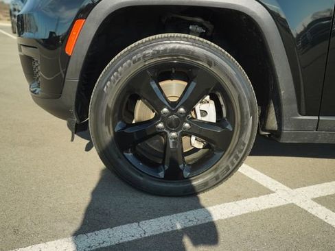 Used 2023 Jeep Grand Cherokee L Altitude image 10