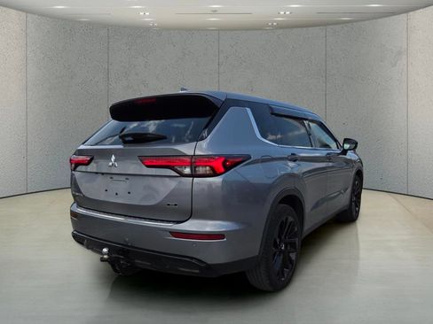 Used 2024 Mitsubishi Outlander SE Black Edition FWD image 4