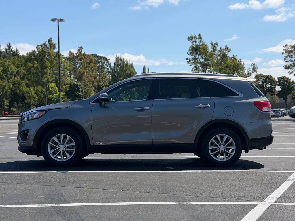 Used 2016 Kia Sorento LX w/ LX Convenience Package AWD/4WD image 2