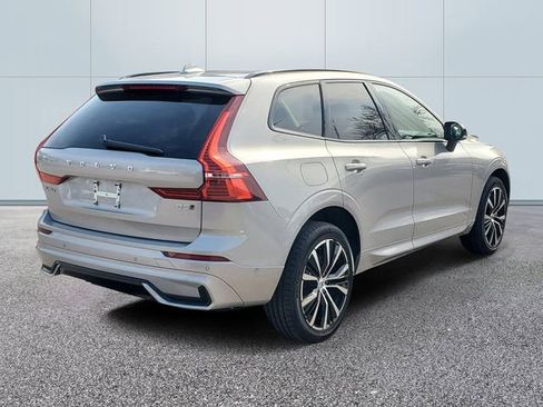 Used 2025 Volvo XC60 B5 Plus image 4