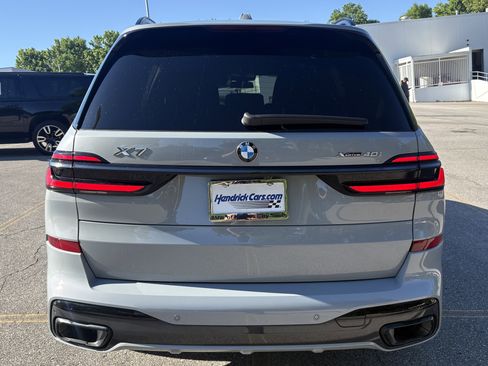 Used 2025 BMW X7 xDrive40i w/ M Sport Package AWD/4WD image 9