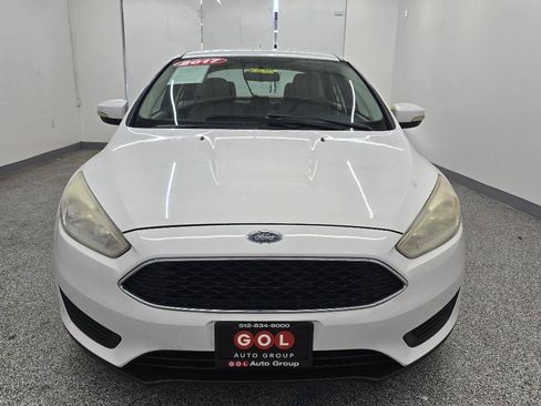 Used 2017 Ford Focus SE FWD image 2