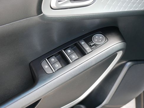 Used 2025 Kia Soul LX FWD image 19